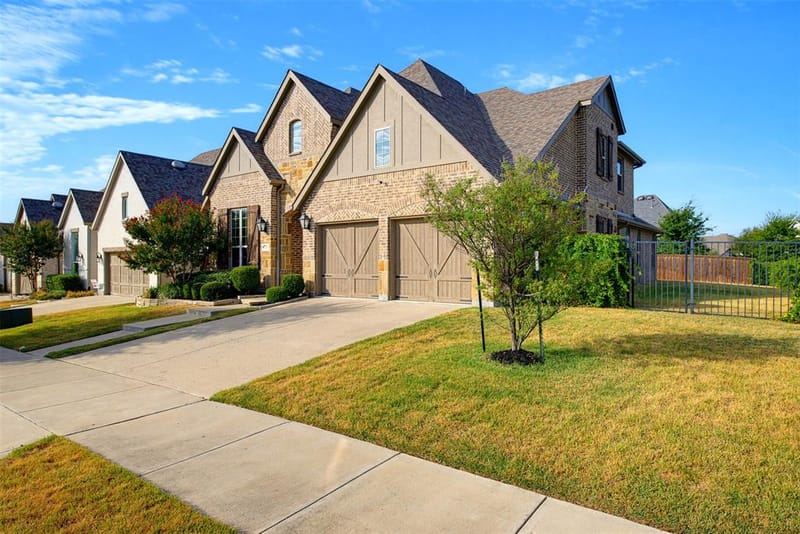 1920 Roundtree Circle E, Fort Worth TX 76008 - Photo 2