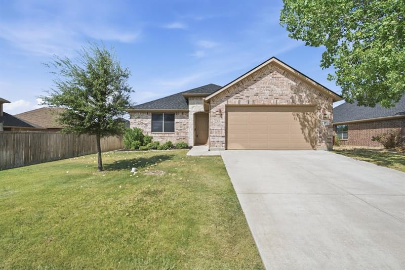 28 S Highland Drive, Sanger TX 76266 - Photo 3