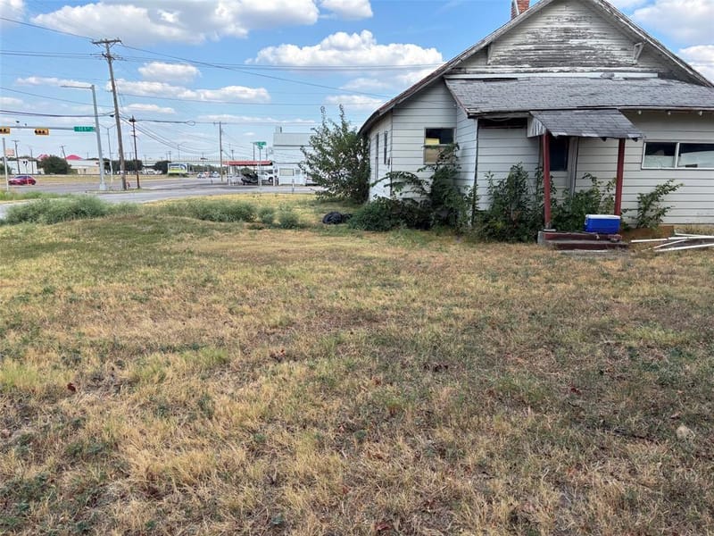 201 5th Street, Grand Prairie TX 75051 - Photo 2