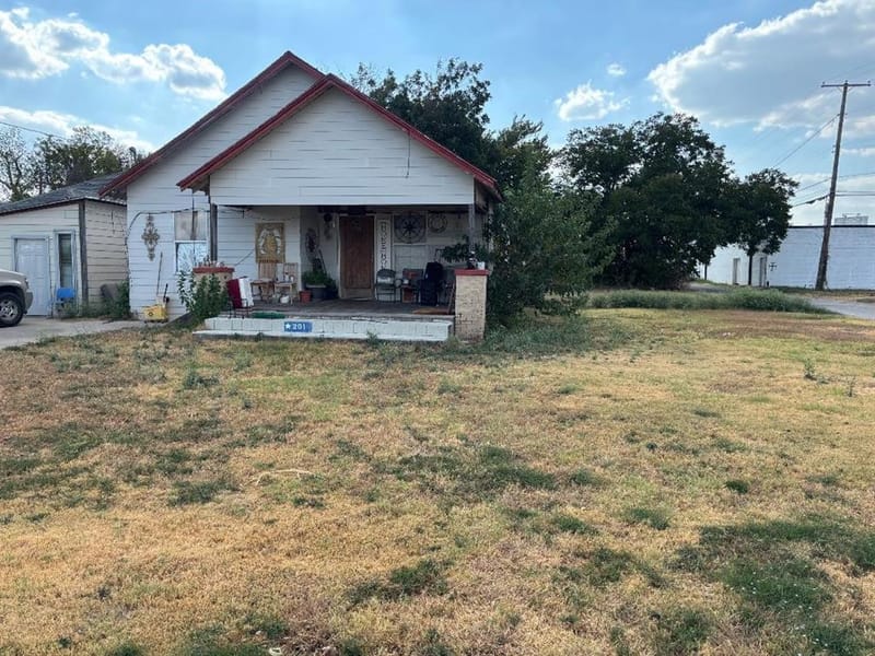 201 5th Street, Grand Prairie TX 75051 - Photo 9