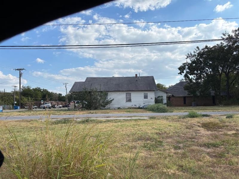 201 5th Street, Grand Prairie TX 75051 - Photo 4