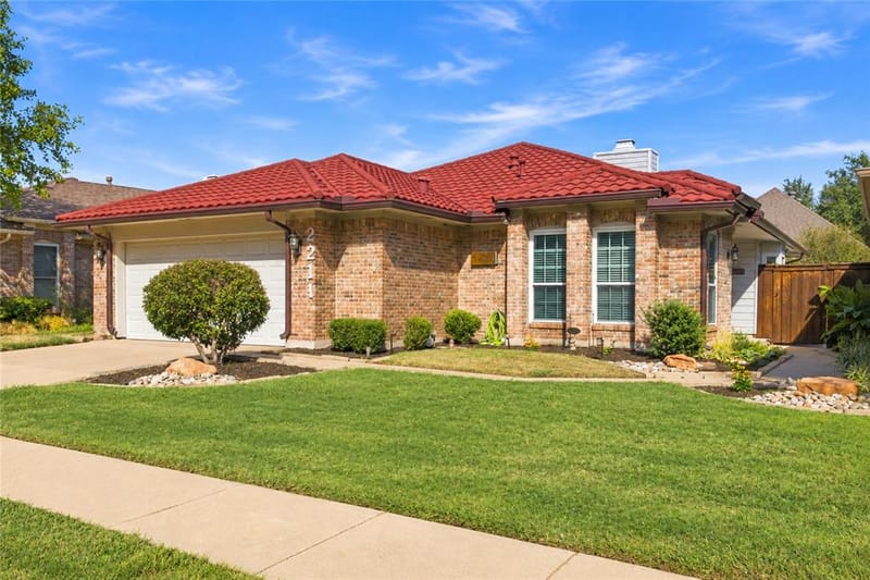 2211 Mediterranean Avenue, Arlington TX 76011 - Photo 3