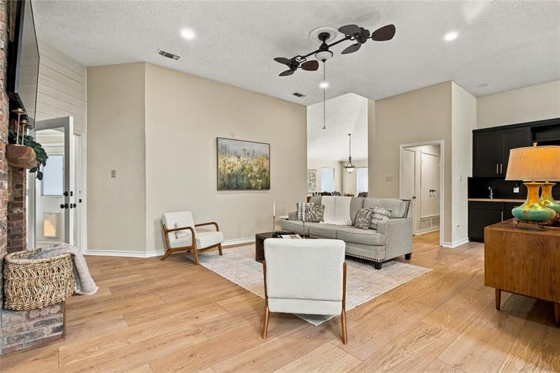 2211 Mediterranean Avenue, Arlington TX 76011 - Photo 11