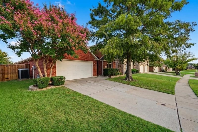 3705 Palmetto Court, Denton TX 76210 - Photo 2