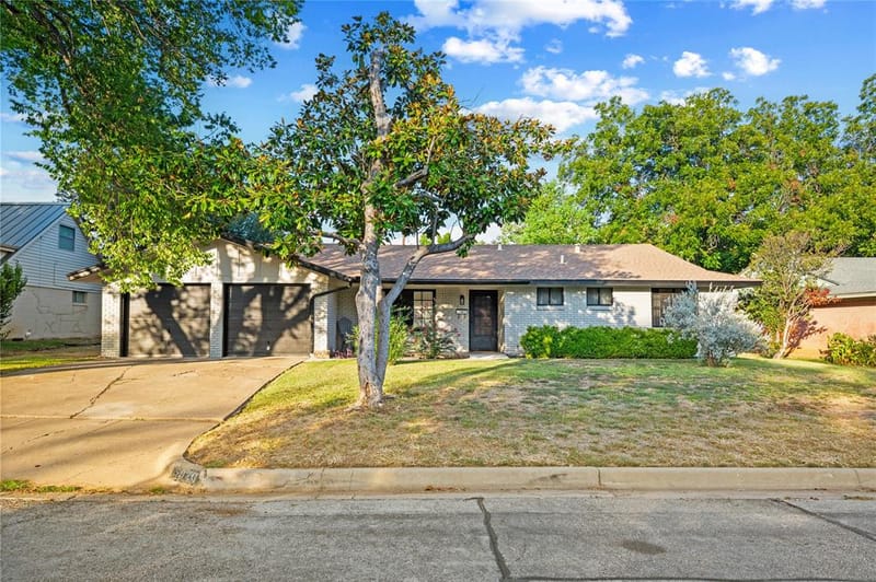 6920 Valhalla Road, Fort Worth TX 76116