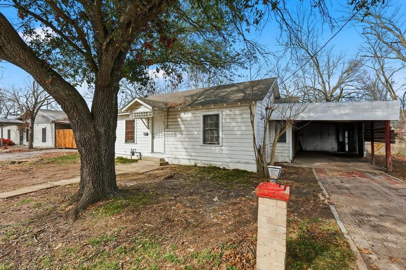803 E 14th Street, Bonham TX 75418 - Photo 2