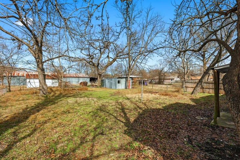 803 E 14th Street, Bonham TX 75418 - Photo 20