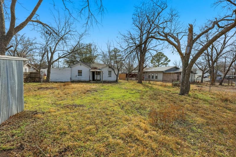 803 E 14th Street, Bonham TX 75418 - Photo 21