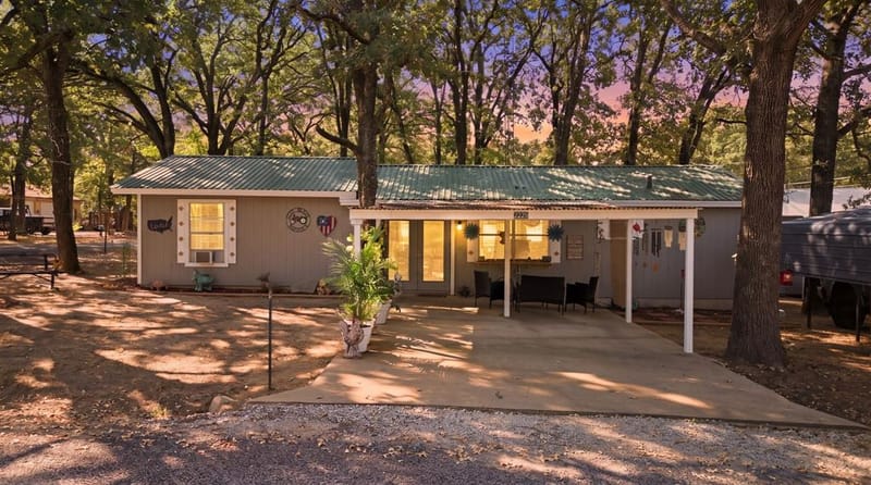 2225 Hillcrest Circle, Gordonville TX 76245 - Photo 2