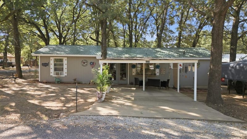 2225 Hillcrest Circle, Gordonville TX 76245 - Photo 3