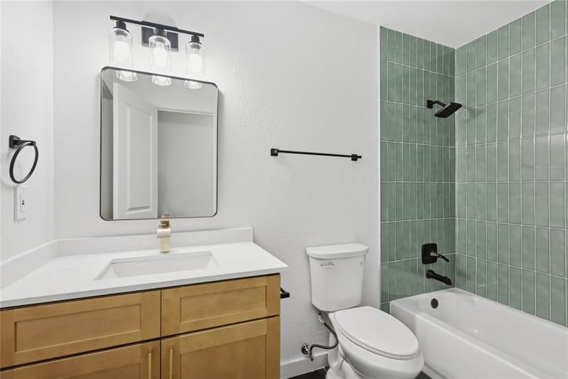 527 W Aubrey Street, Pilot Point TX 76258 - Photo 16