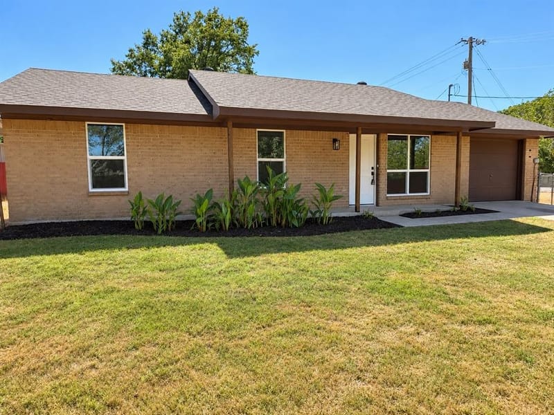 527 W Aubrey Street, Pilot Point TX 76258