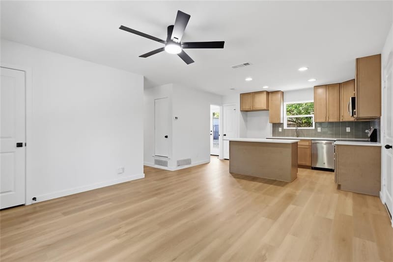 527 W Aubrey Street, Pilot Point TX 76258 - Photo 5