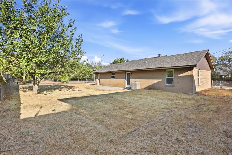527 W Aubrey Street, Pilot Point TX 76258 - Photo 18