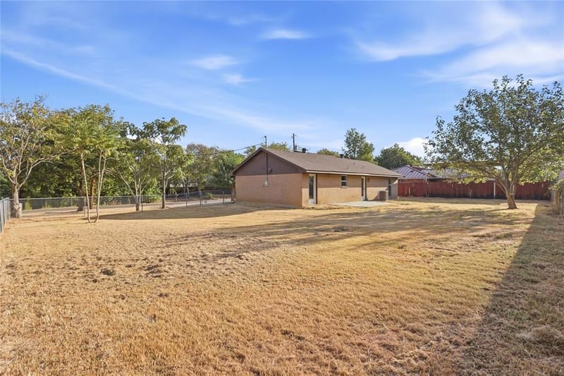 527 W Aubrey Street, Pilot Point TX 76258 - Photo 19