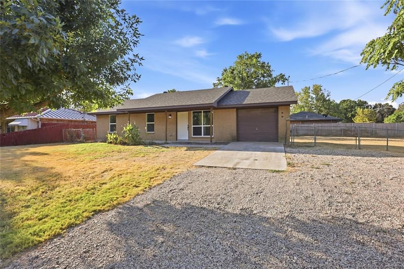 527 W Aubrey Street, Pilot Point TX 76258 - Photo 21