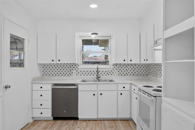 5921 Jackie Terrace, Watauga TX 76148 - Photo 6
