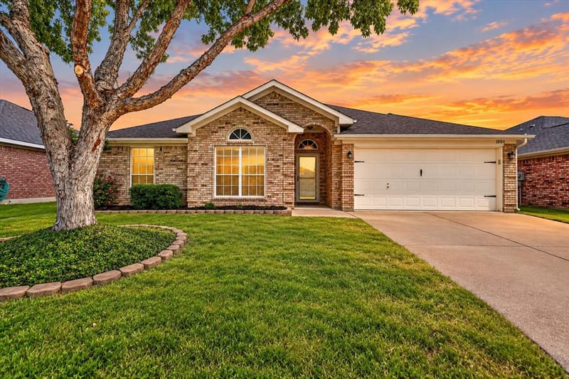 1004 Eden Street, Burleson TX 76028