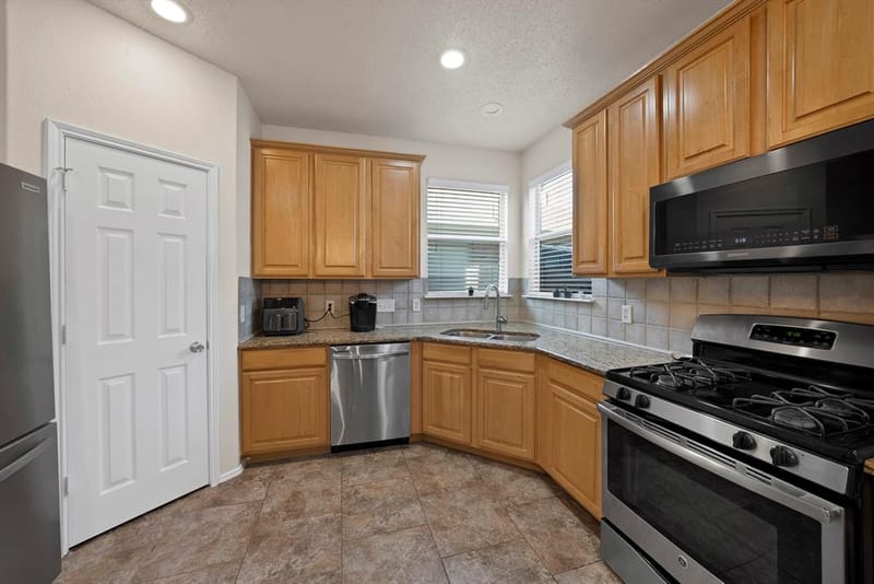 11005 Fawn Valley Drive, Fort Worth TX 76140 - Photo 7