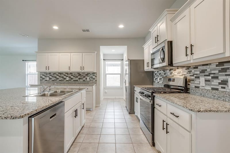 625 Basteen Lane, Justin TX 76247 - Photo 5