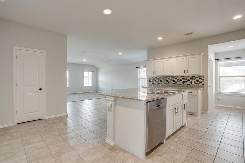 625 Basteen Lane, Justin TX 76247 - Photo 4