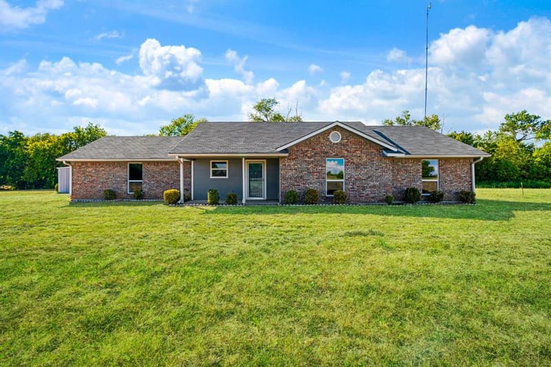 7676 Farm Market 137 Road, Paris TX 75460