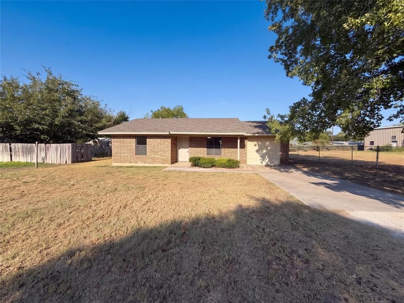 711 Vickie Drive, Azle TX 76020 - Photo 2