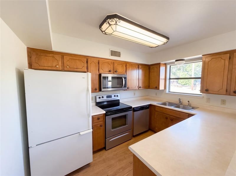 711 Vickie Drive, Azle TX 76020 - Photo 6