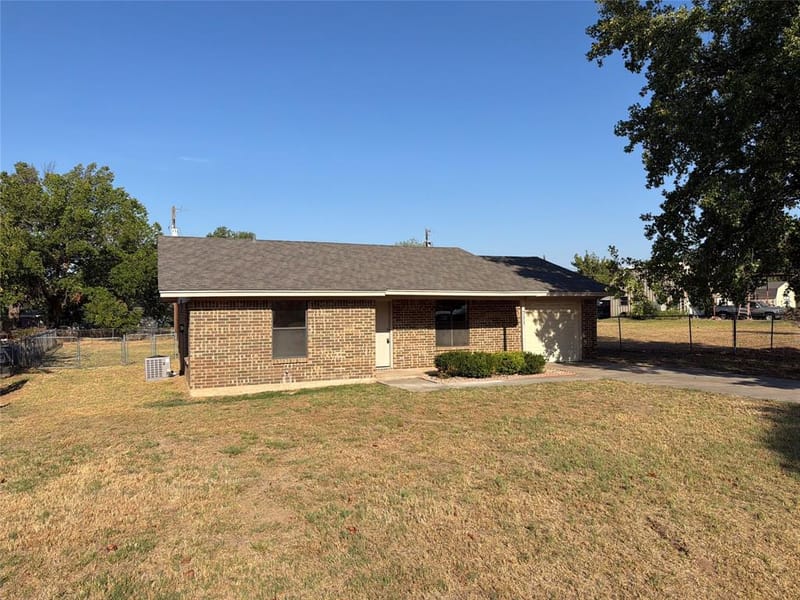 711 Vickie Drive, Azle TX 76020 - Photo 16