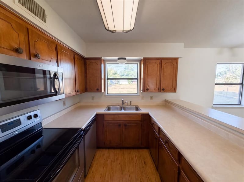 711 Vickie Drive, Azle TX 76020 - Photo 5