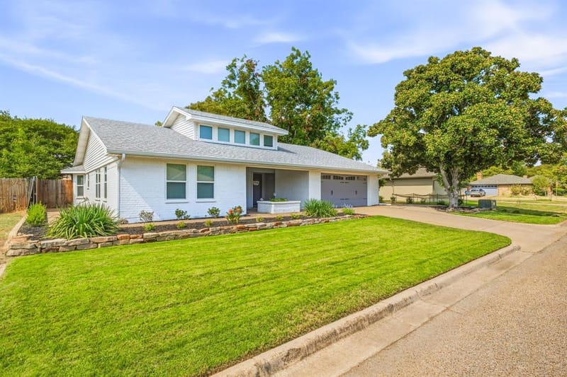 1202 Red Bird Lane, Granbury TX 76048 - Photo 2