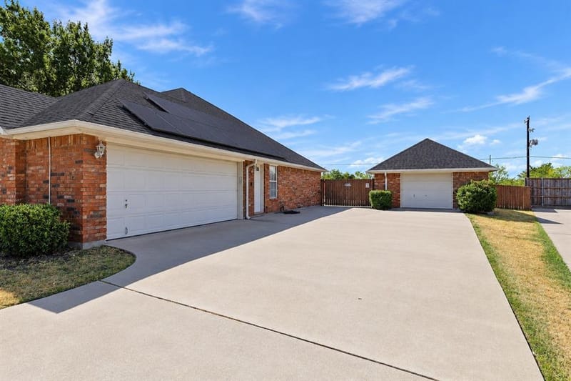3212 Staghorn Circle, Denton TX 76208 - Photo 3