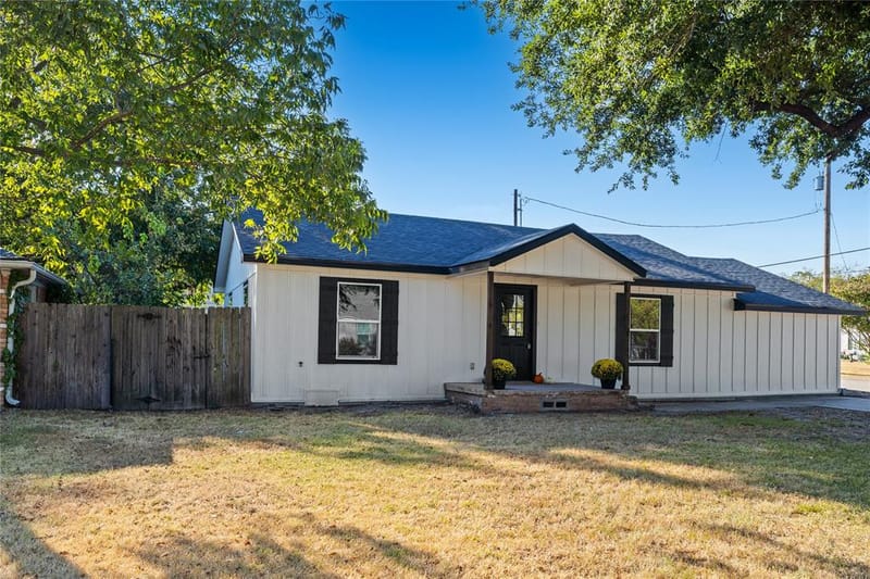 1047 Davis Street N, Sulphur Springs TX 75482 - Photo 3