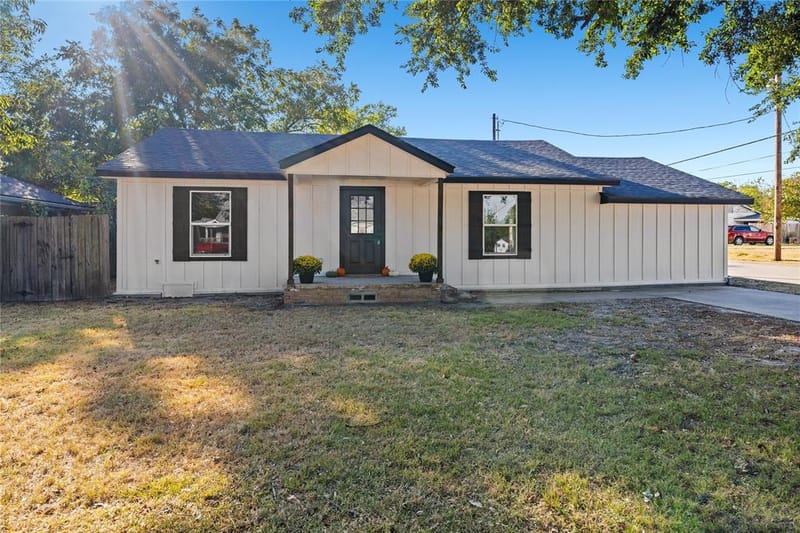 1047 Davis Street N, Sulphur Springs TX 75482 - Photo 4