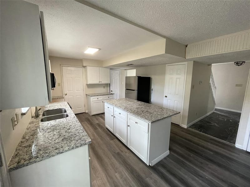 6305 Barcelona Drive, Arlington TX 76016 - Photo 6