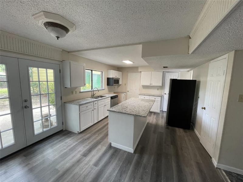 6305 Barcelona Drive, Arlington TX 76016 - Photo 7