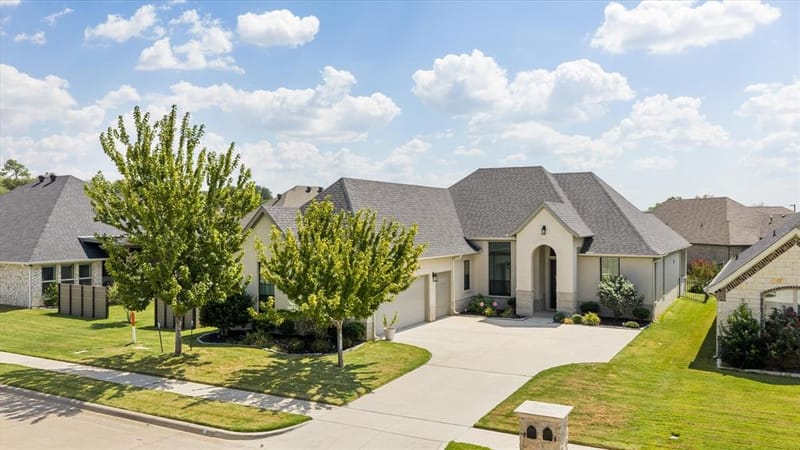 1109 Aviara Court, Granbury TX 76048 - Photo 2