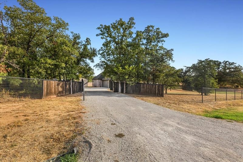 127 Paradise Oaks Court, Paradise TX 76073 - Photo 7