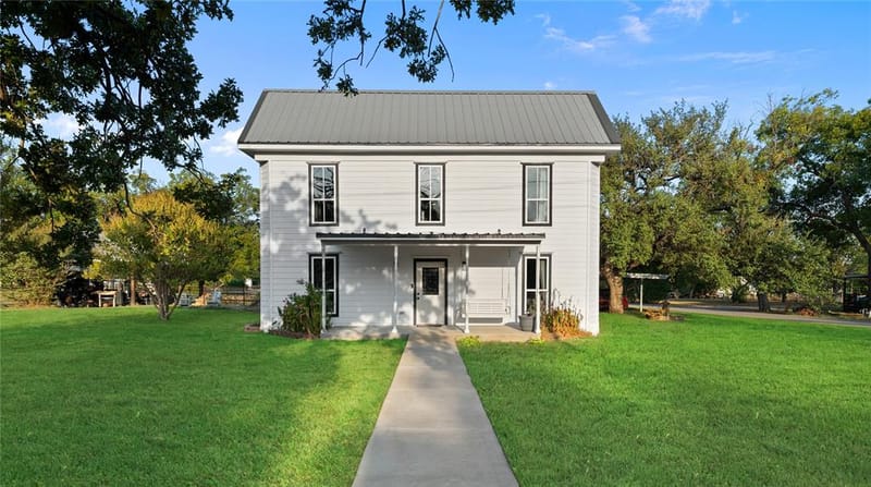 202 N Kickapoo Street, Lipan TX 76462 - Photo 2
