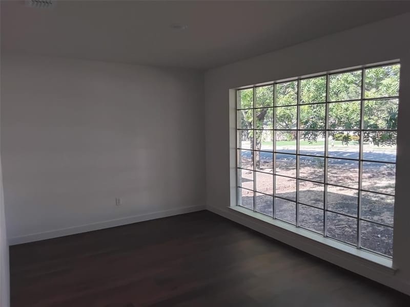 719 Kelso Drive, Dallas TX 75211 - Photo 4