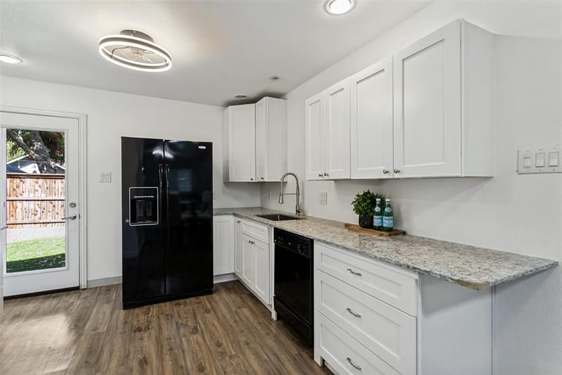 403 E Franklin Street, Grapevine TX 76051 - Photo 7