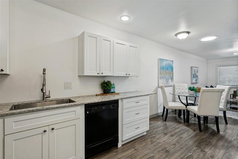 403 E Franklin Street, Grapevine TX 76051 - Photo 9