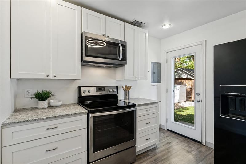 403 E Franklin Street, Grapevine TX 76051 - Photo 8
