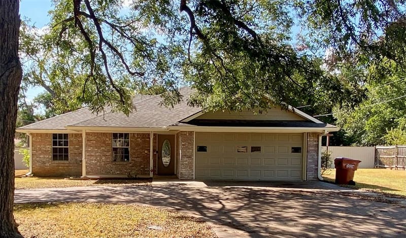 805 Lynn Street, Bonham TX 75418
