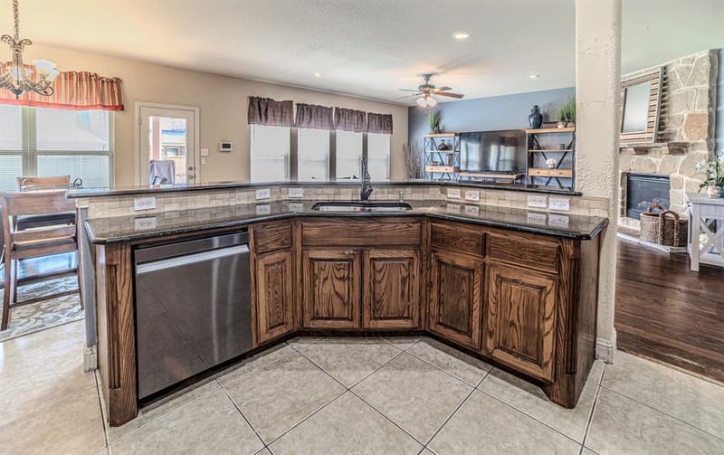 3039 Rosina, Grand Prairie TX 75054 - Photo 5