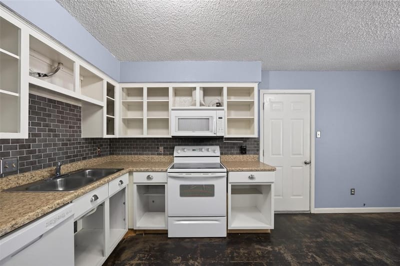 5211 Hideaway Court, Arlington TX 76017 - Photo 9