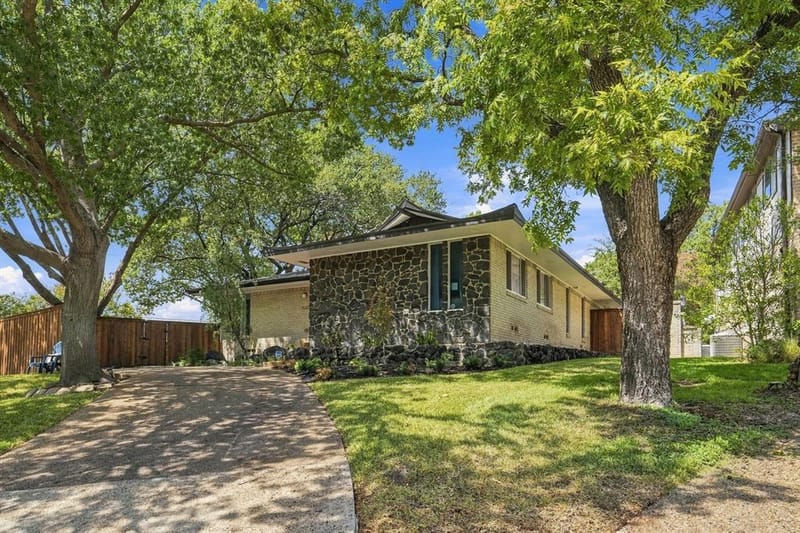 9307 Crestedge Drive, Dallas TX 75238 - Photo 2