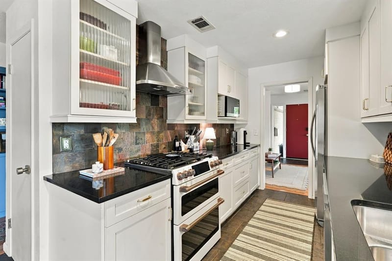 9307 Crestedge Drive, Dallas TX 75238 - Photo 14