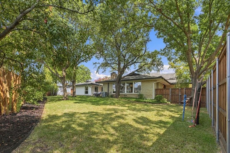 9307 Crestedge Drive, Dallas TX 75238 - Photo 35