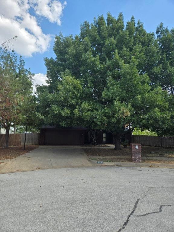 850 Valley View Court, Burleson TX 76028